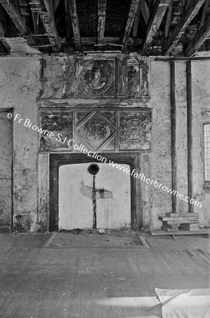 CARRICK CASTLE  BANQUET HALL  EAST FIREPLACE